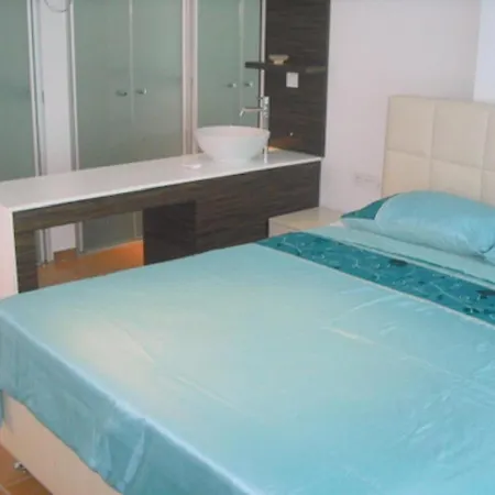 Babylon Bliss Is A Unique 3 Bed 3 Bath Duplex With Its Own Private Pool شقة